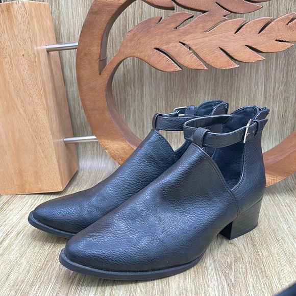 LC LAUREN CONRAD Faux Leather Ankle Strap Booties - 7 (Black) - Picture 1 of 9